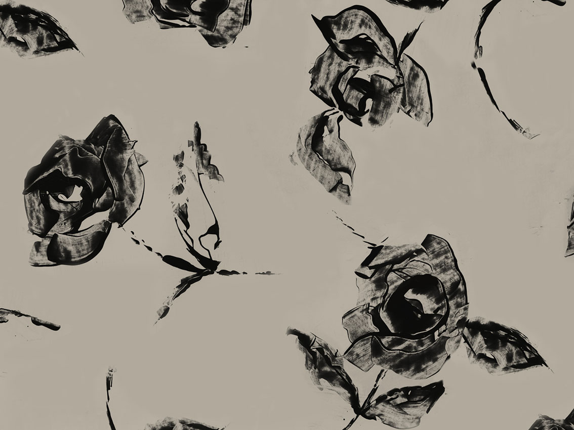 disegno artistico di fiori su tessuto grigio